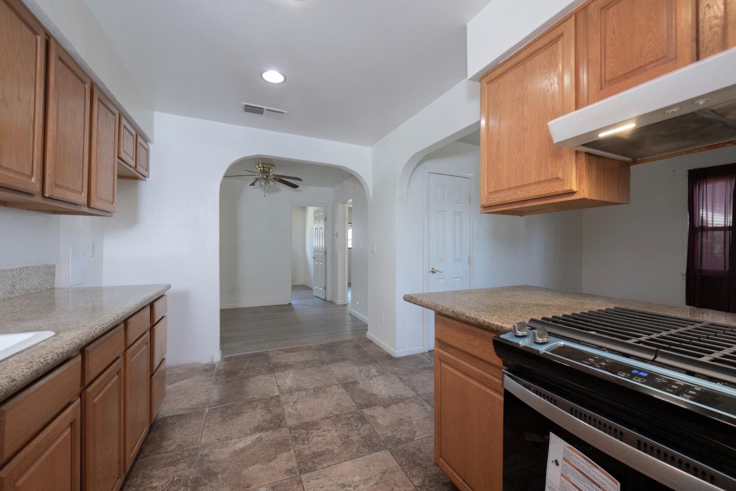 233 W Birch Ave, Pinedale, CA 93650