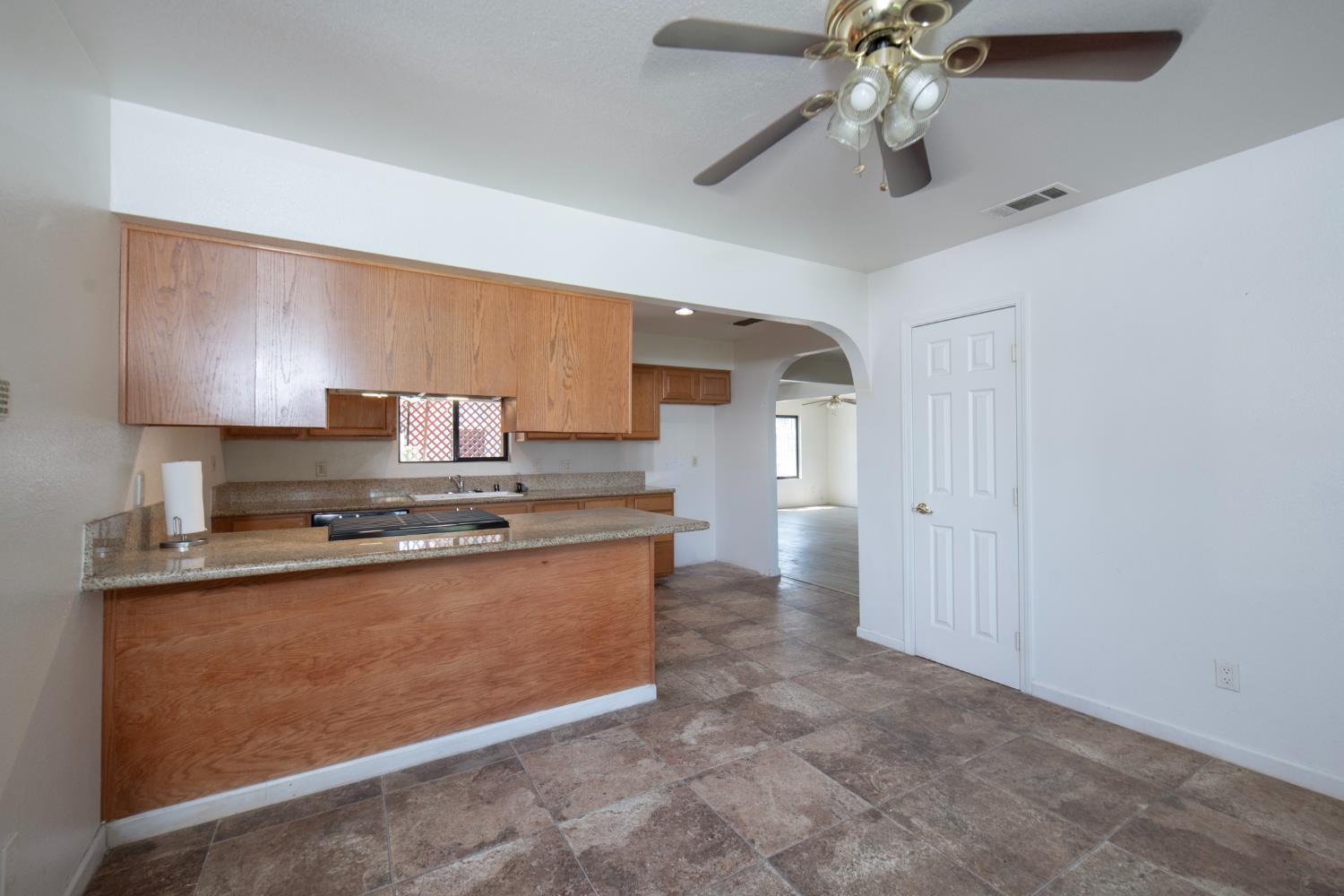 233 W Birch Ave, Pinedale, CA 93650