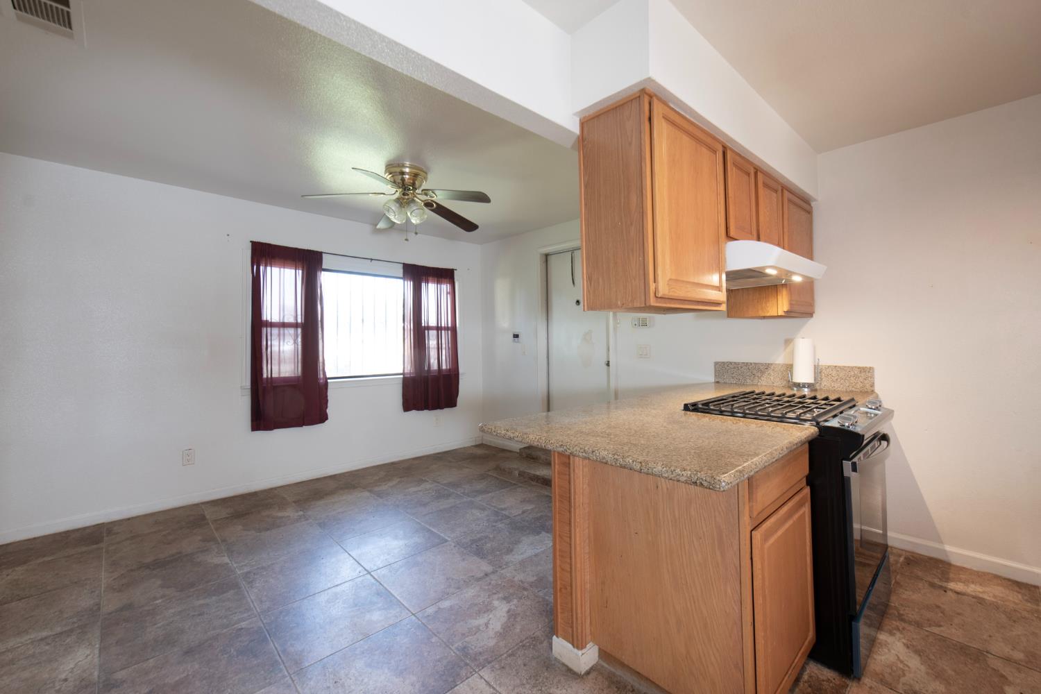 233 W Birch Ave, Pinedale, CA 93650