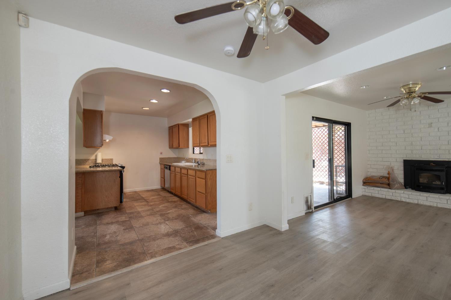 233 W Birch Ave, Pinedale, CA 93650