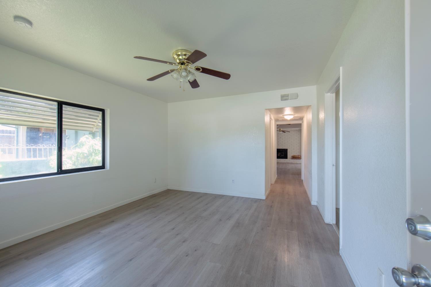 233 W Birch Ave, Pinedale, CA 93650