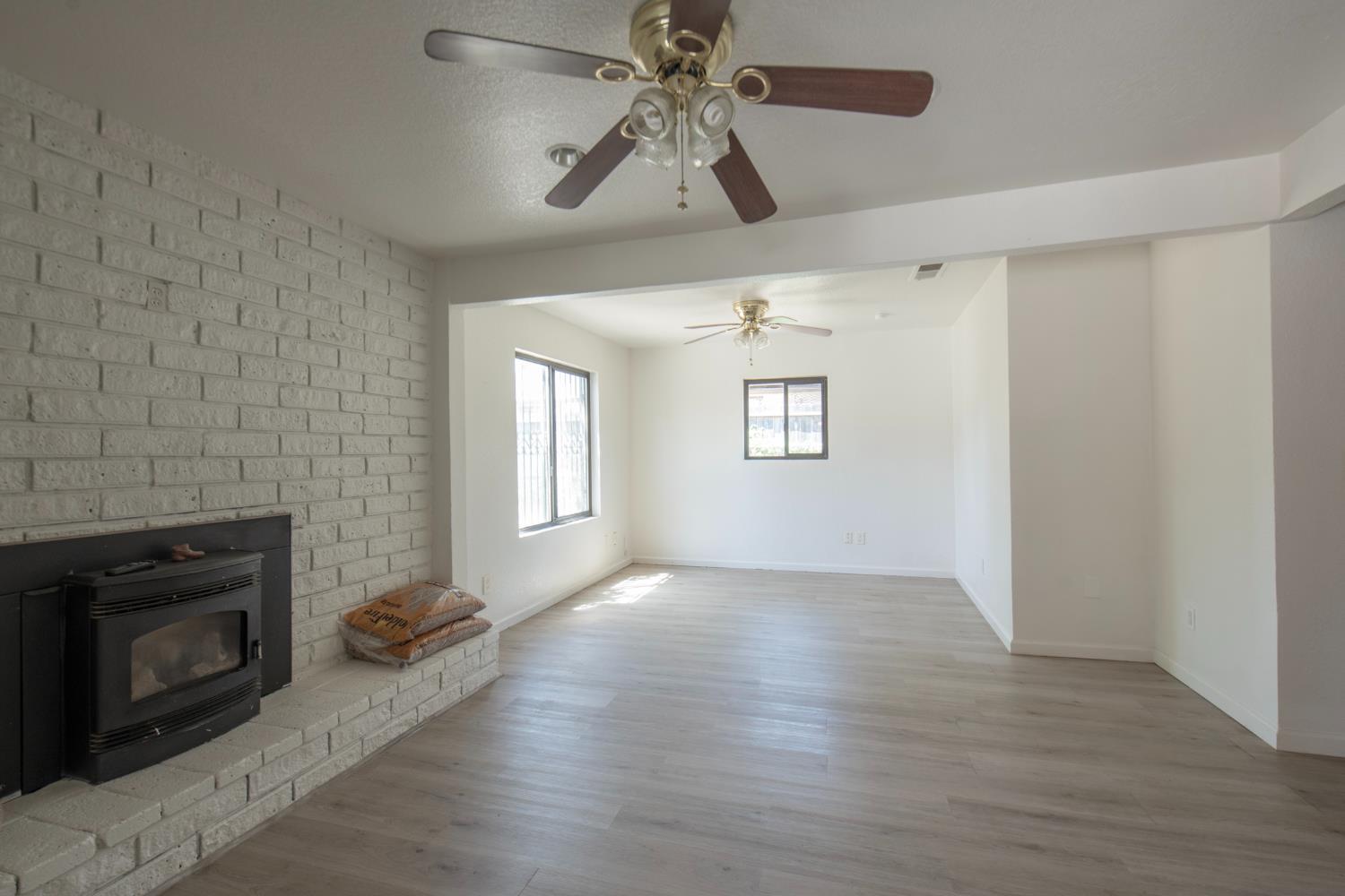 233 W Birch Ave, Pinedale, CA 93650