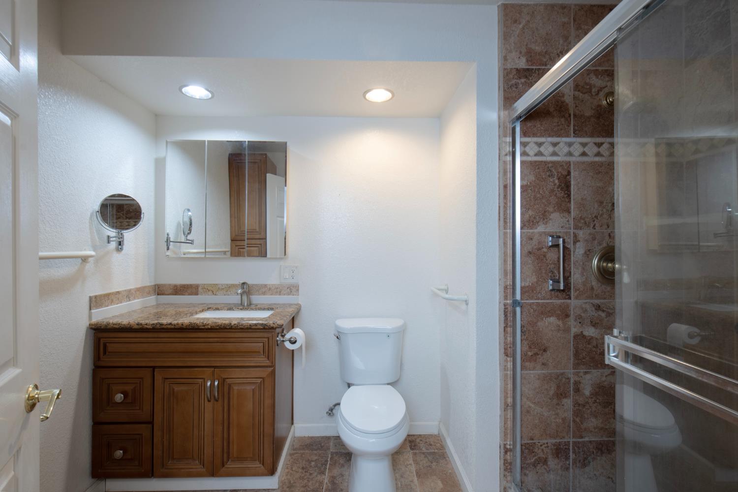 233 W Birch Ave, Pinedale, CA 93650