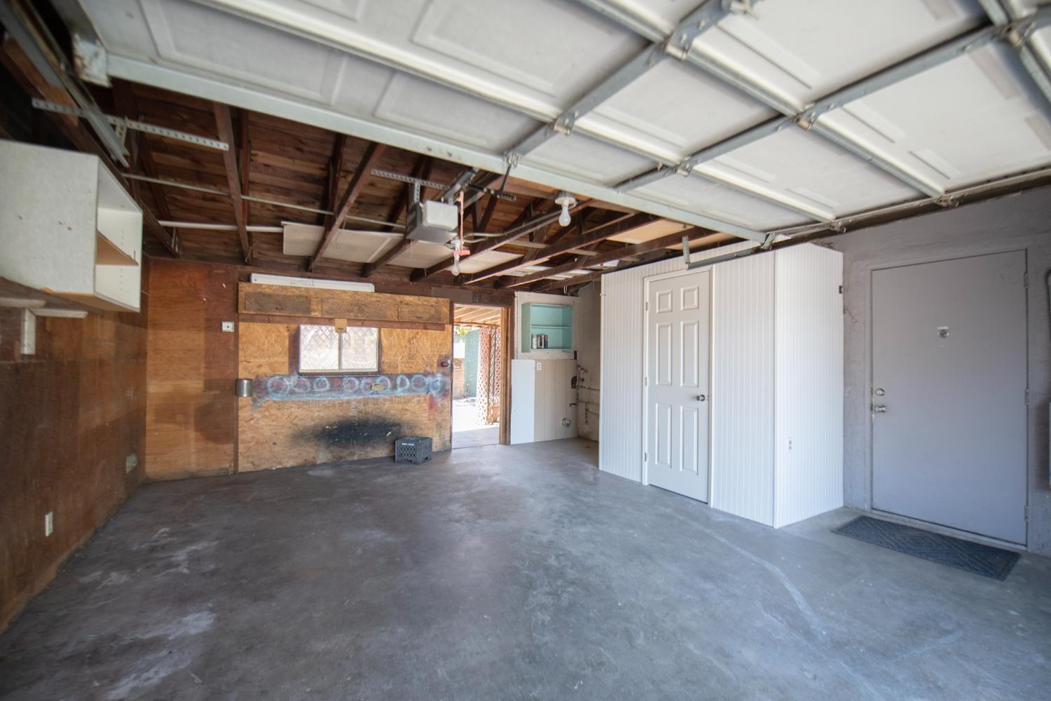 233 W Birch Ave, Pinedale, CA 93650