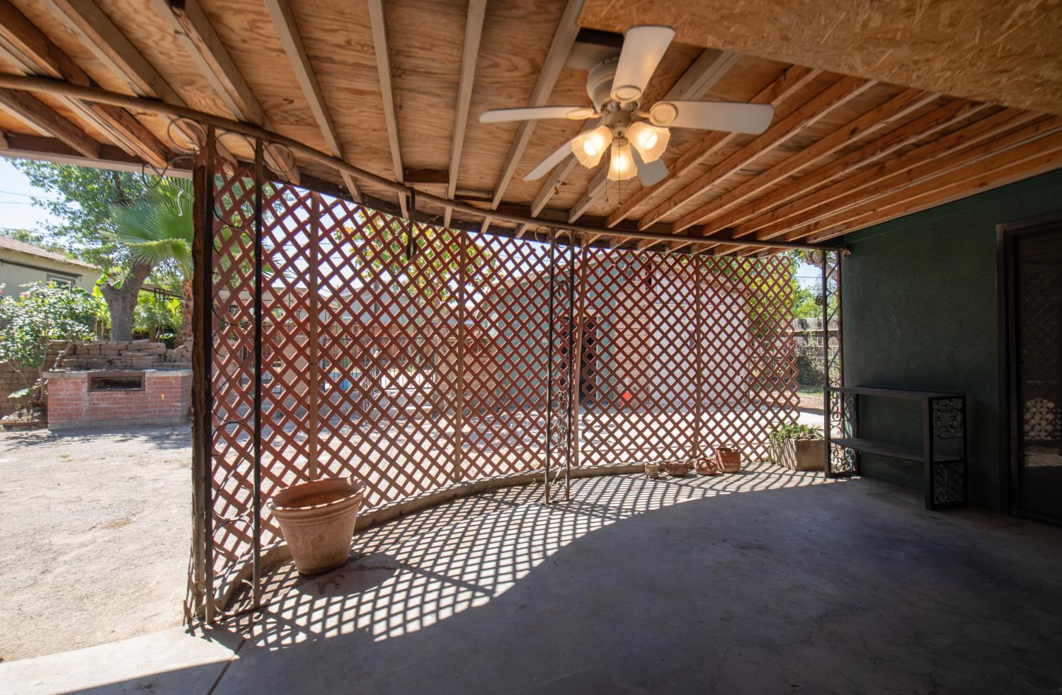 233 W Birch Ave, Pinedale, CA 93650