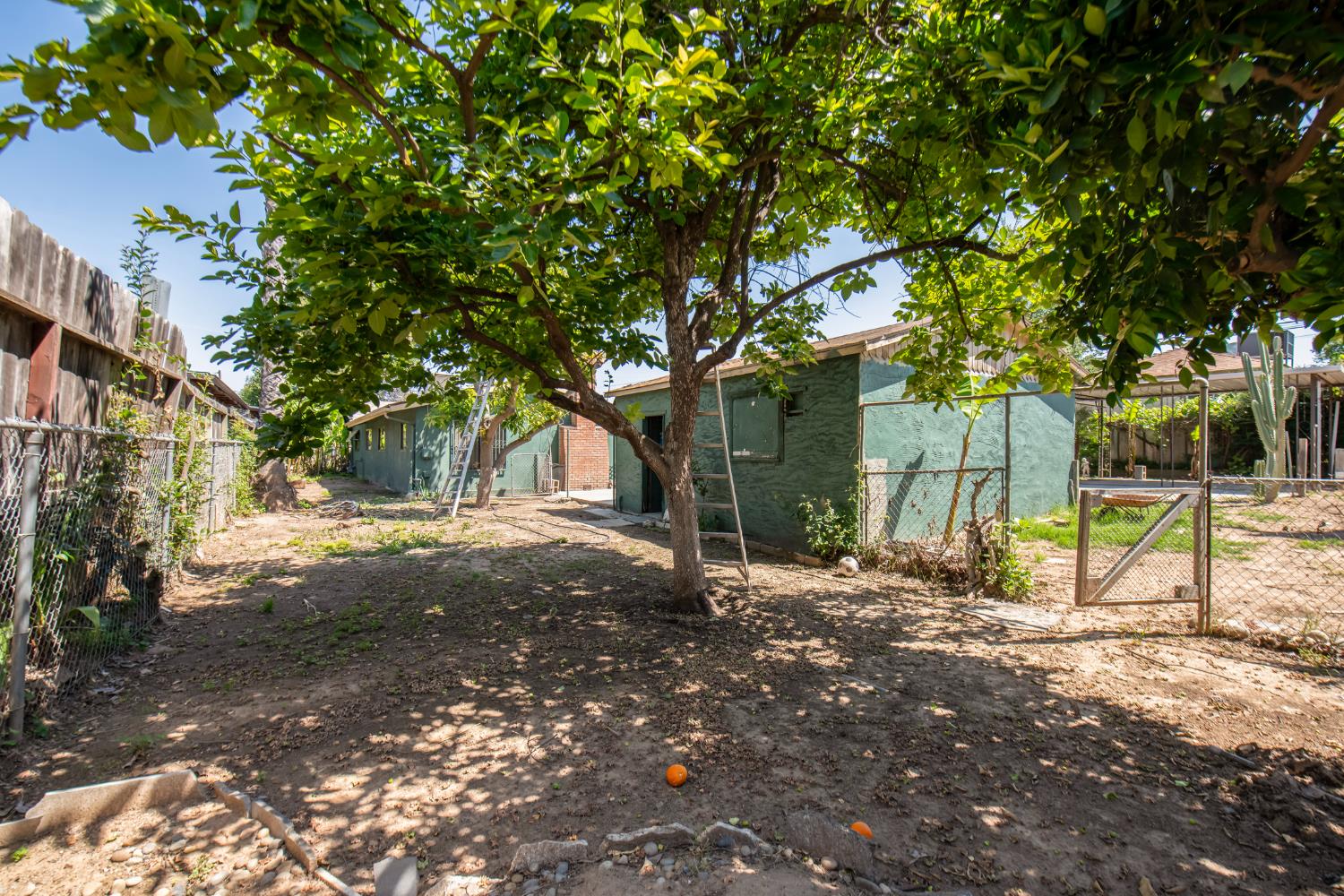 233 W Birch Ave, Pinedale, CA 93650