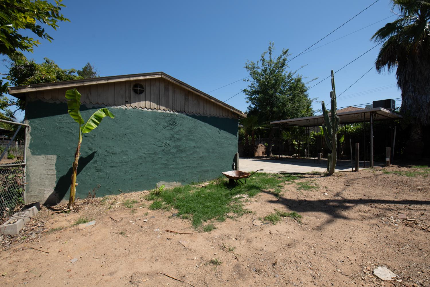 233 W Birch Ave, Pinedale, CA 93650