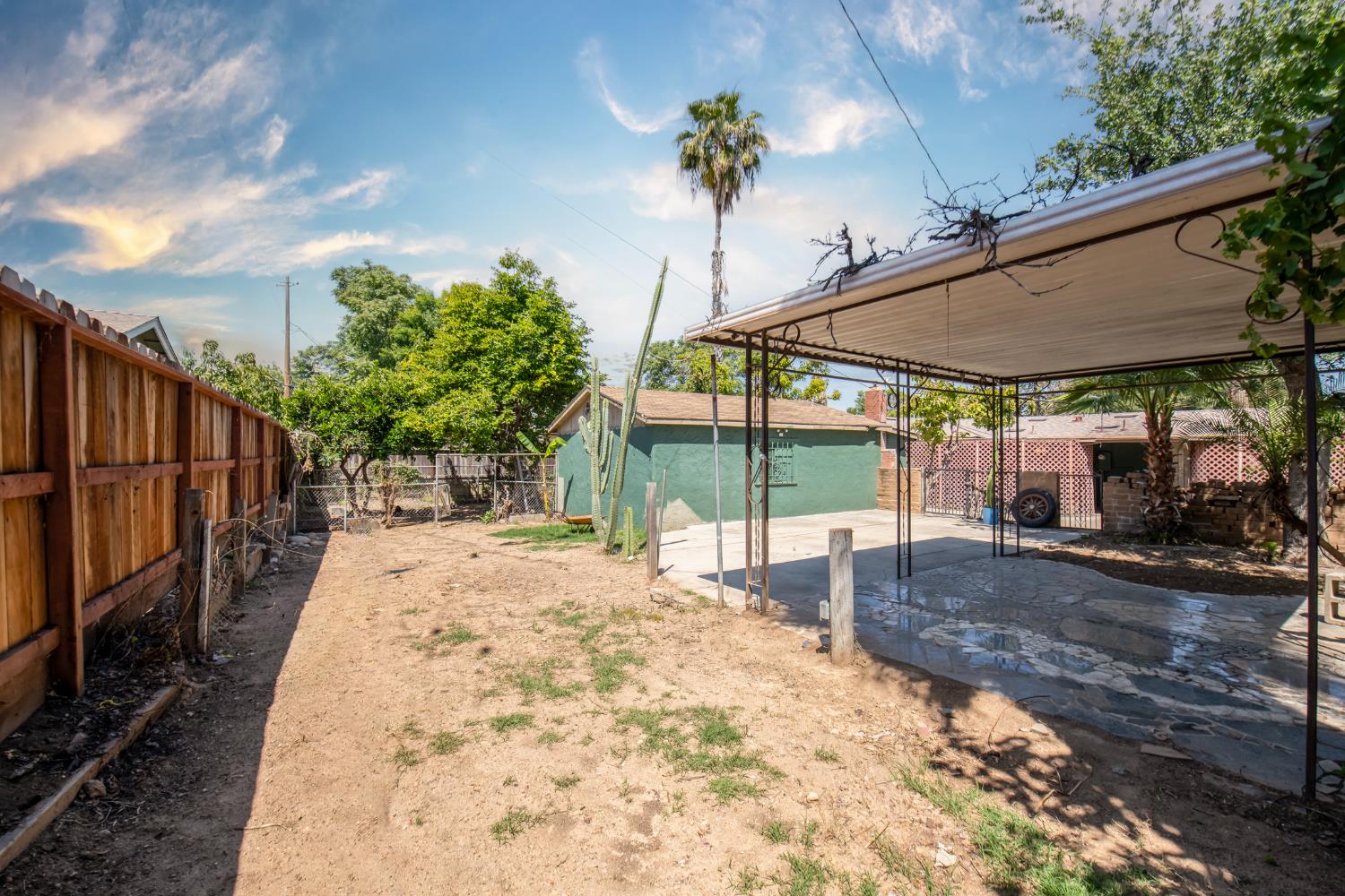 233 W Birch Ave, Pinedale, CA 93650