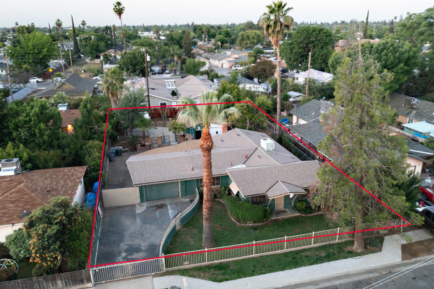 233 W Birch Ave, Pinedale, CA 93650
