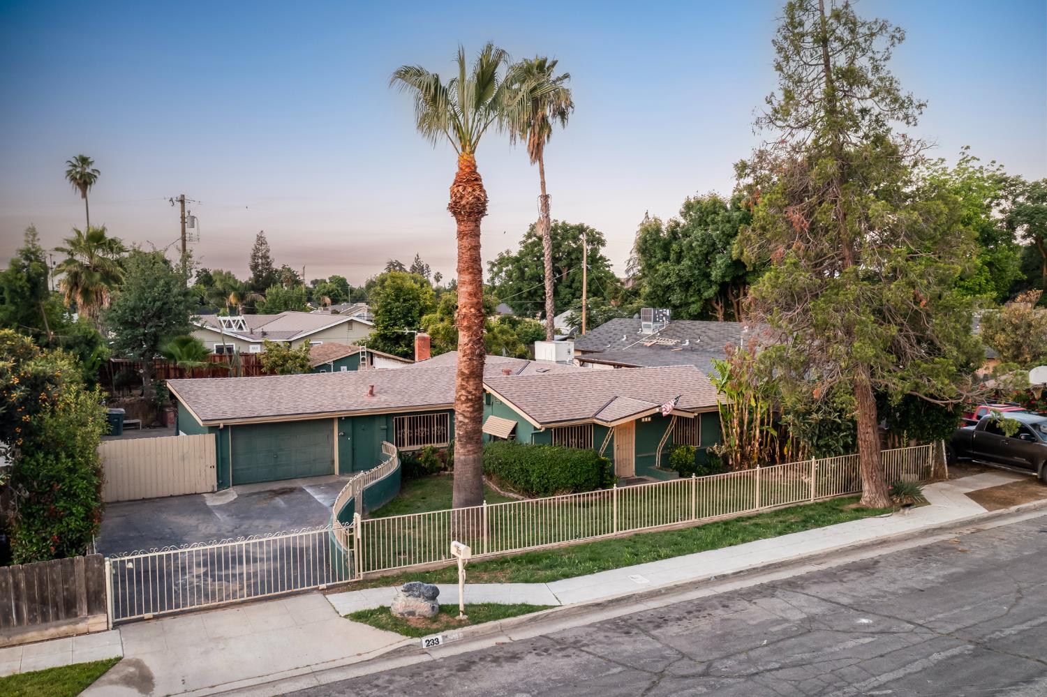 233 W Birch Ave, Pinedale, CA 93650
