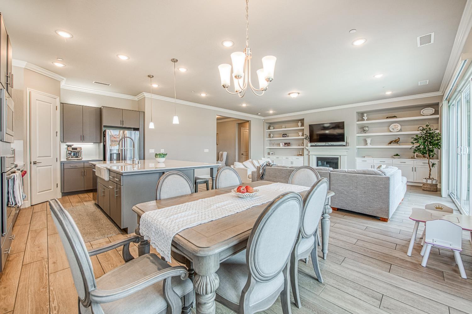467 Heirloom Ln, Clovis, CA 93619
