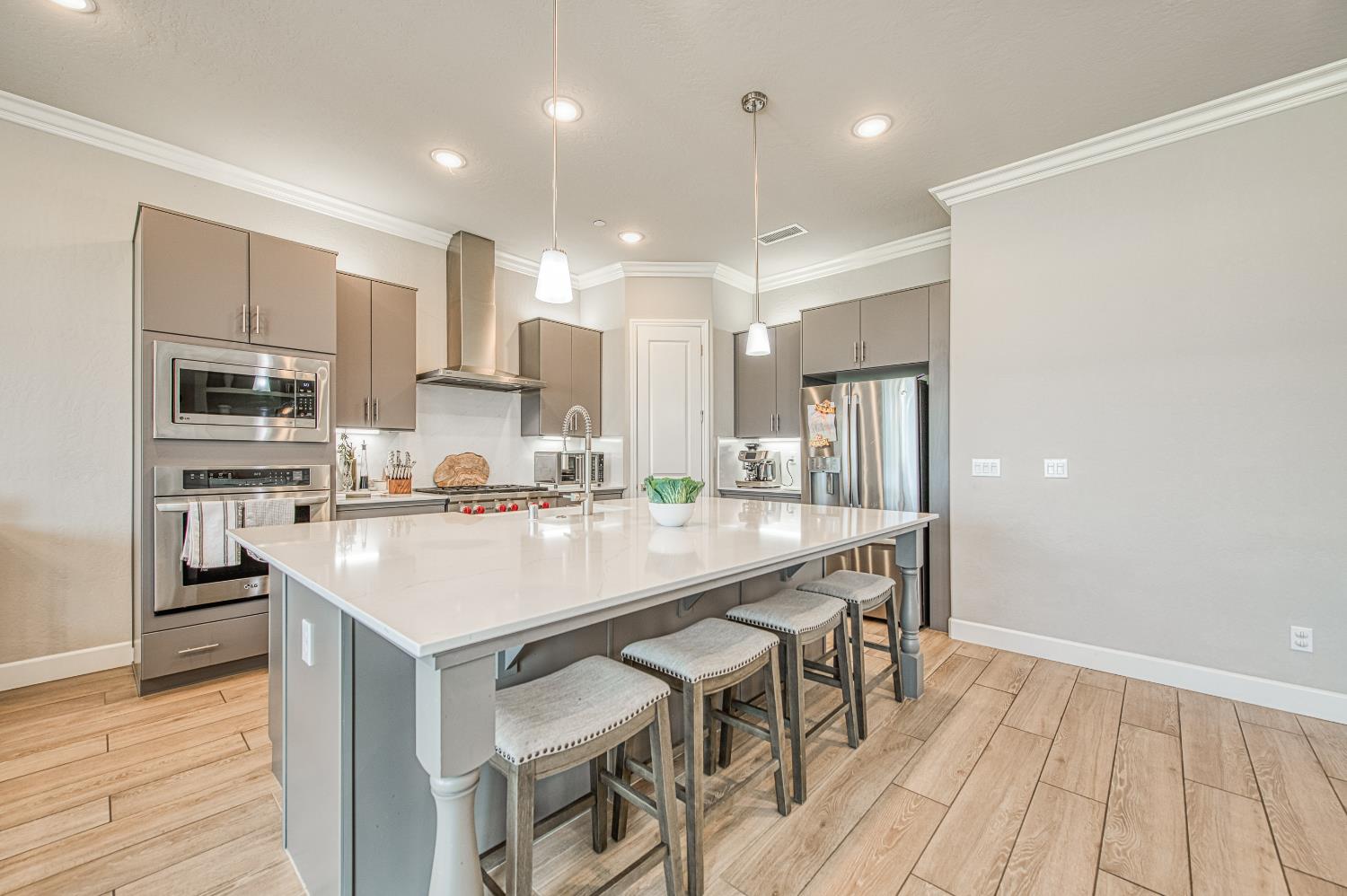 467 Heirloom Ln, Clovis, CA 93619