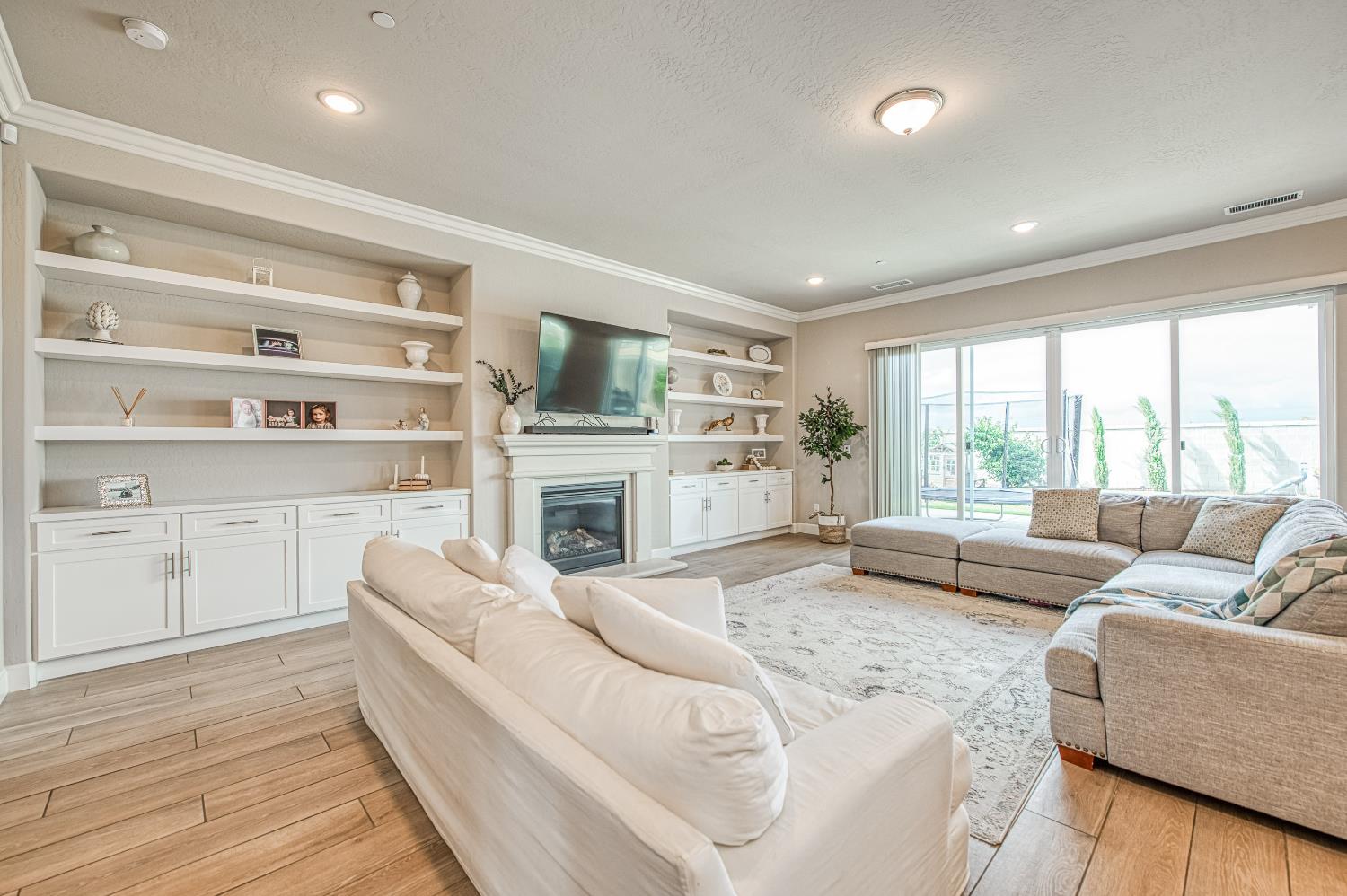 467 Heirloom Ln, Clovis, CA 93619