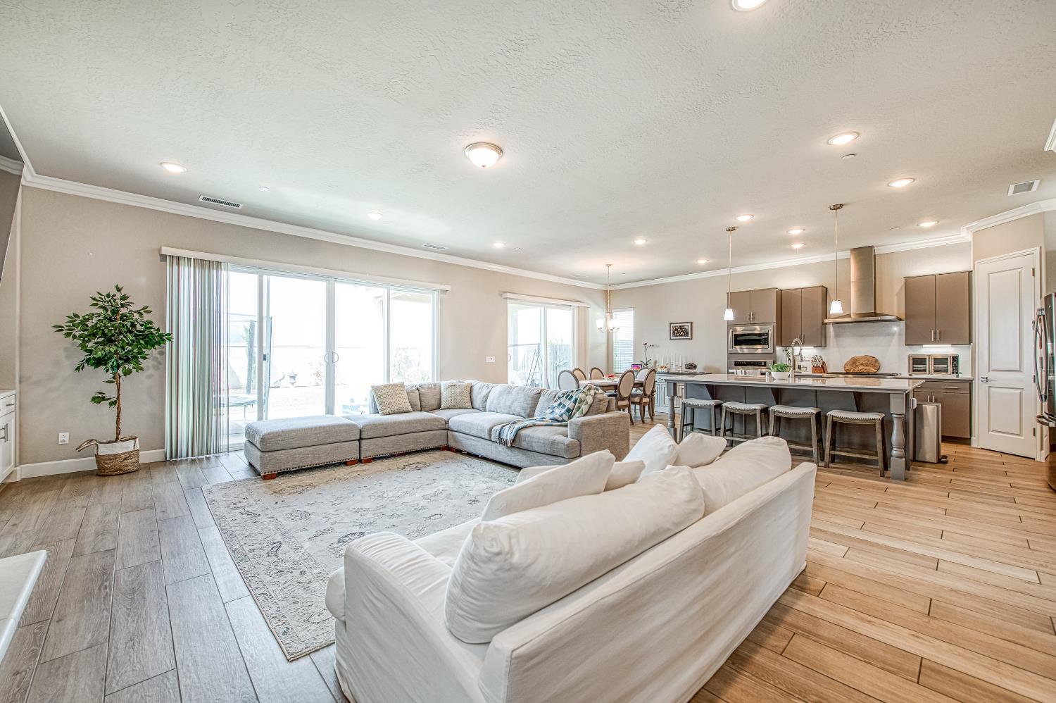 467 Heirloom Ln, Clovis, CA 93619