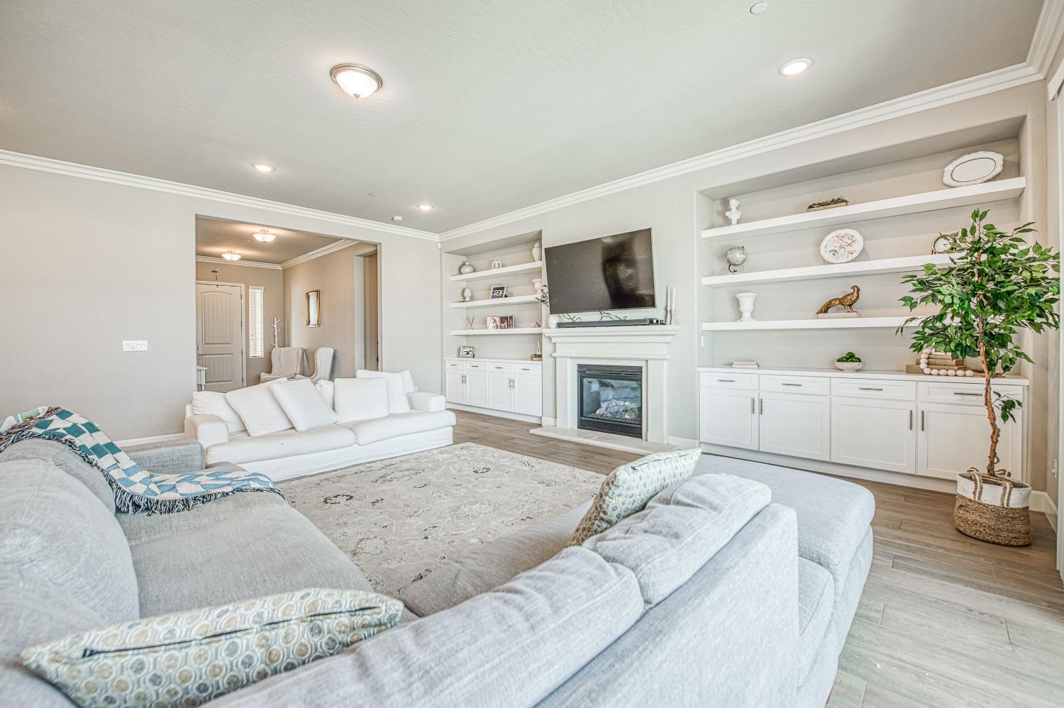 467 Heirloom Ln, Clovis, CA 93619