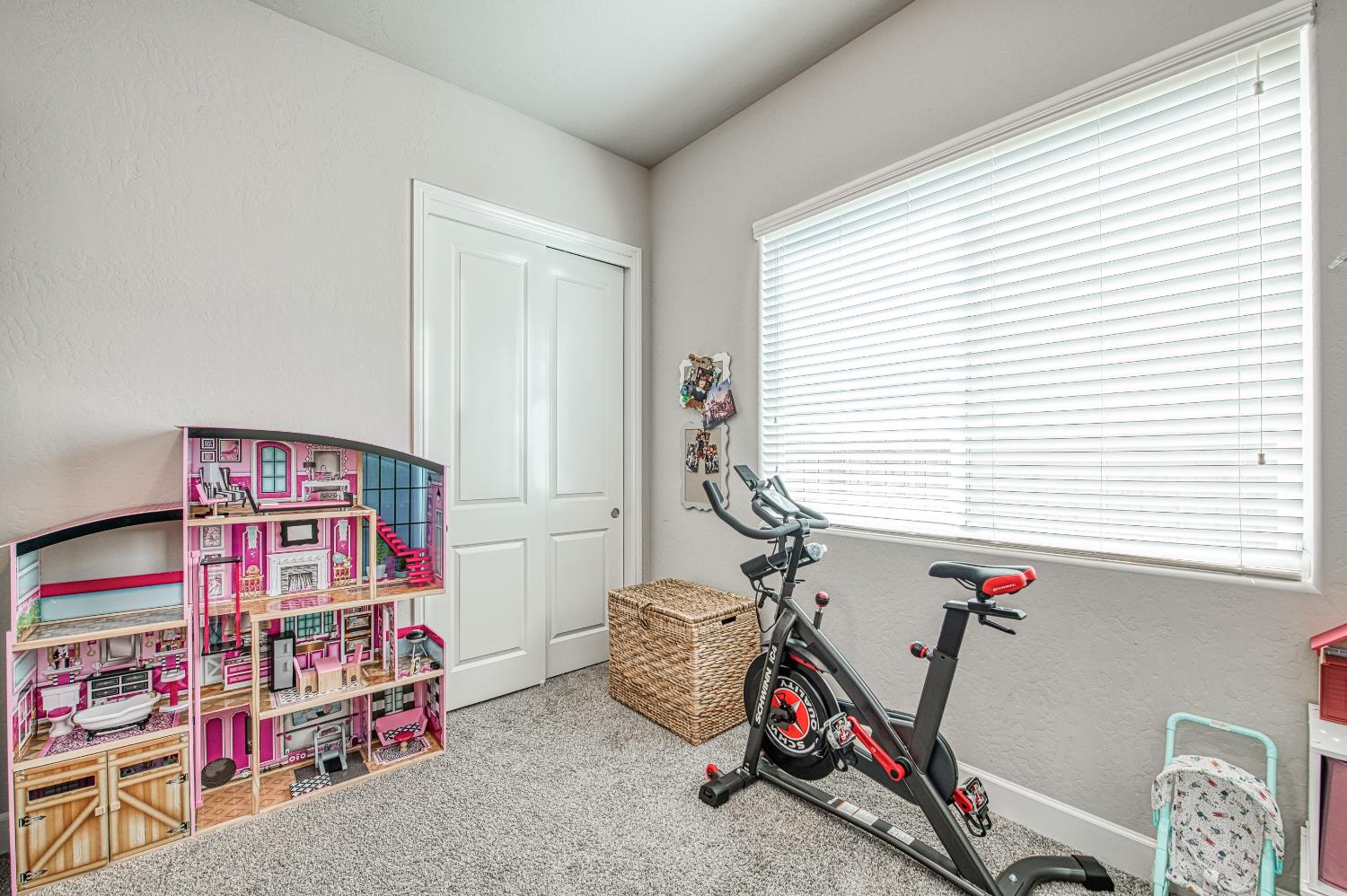 467 Heirloom Ln, Clovis, CA 93619