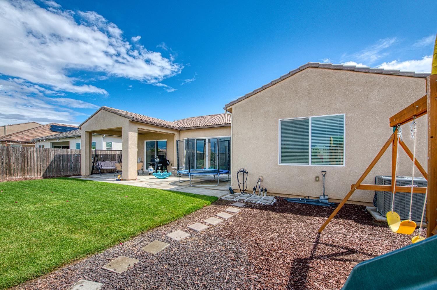 467 Heirloom Ln, Clovis, CA 93619