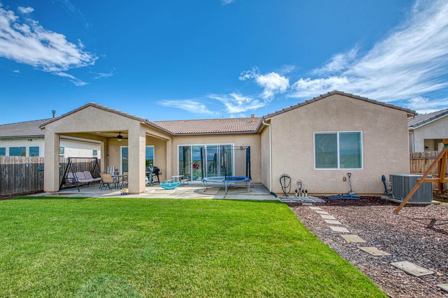 467 Heirloom Ln, Clovis, CA 93619