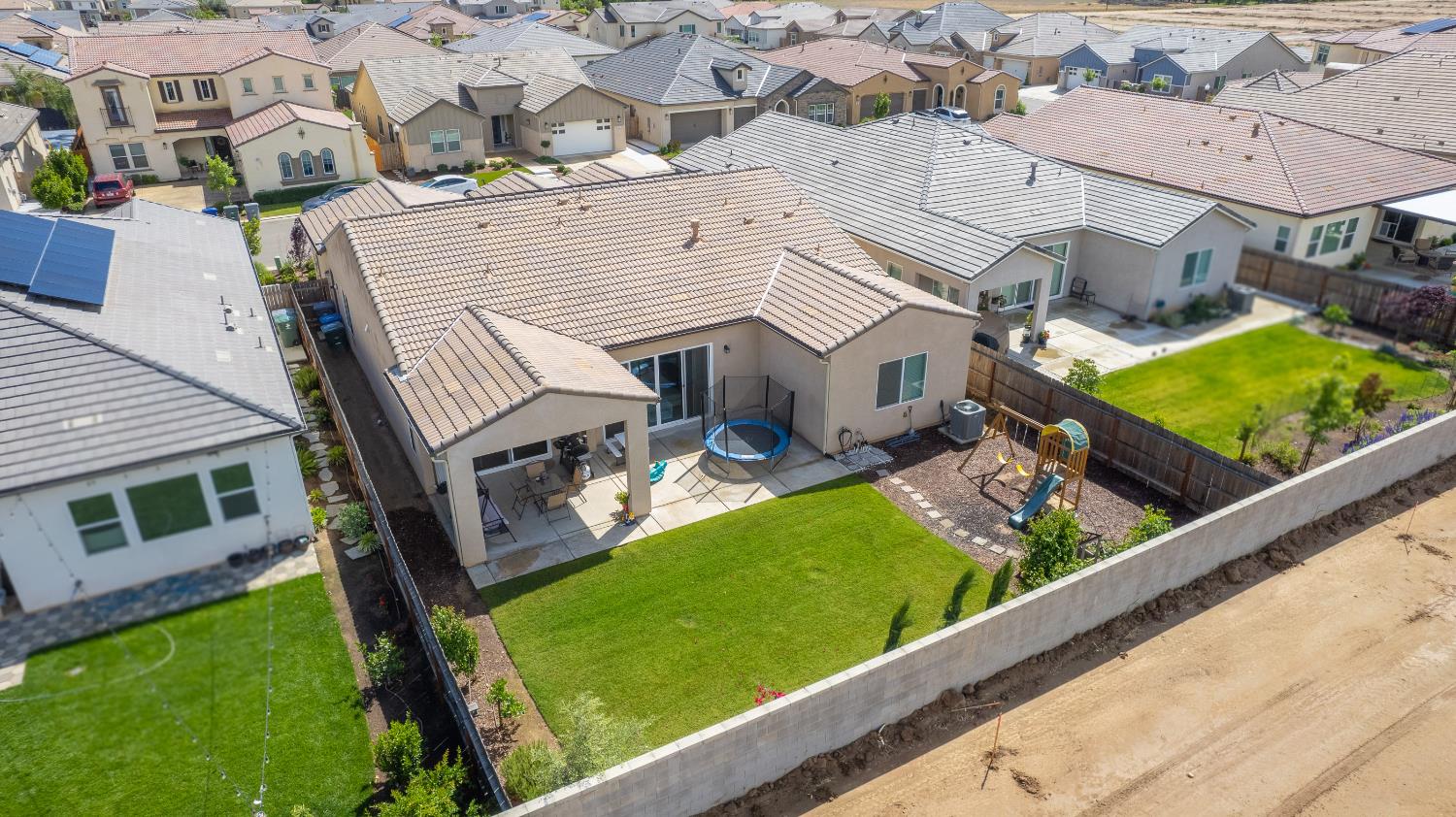 467 Heirloom Ln, Clovis, CA 93619