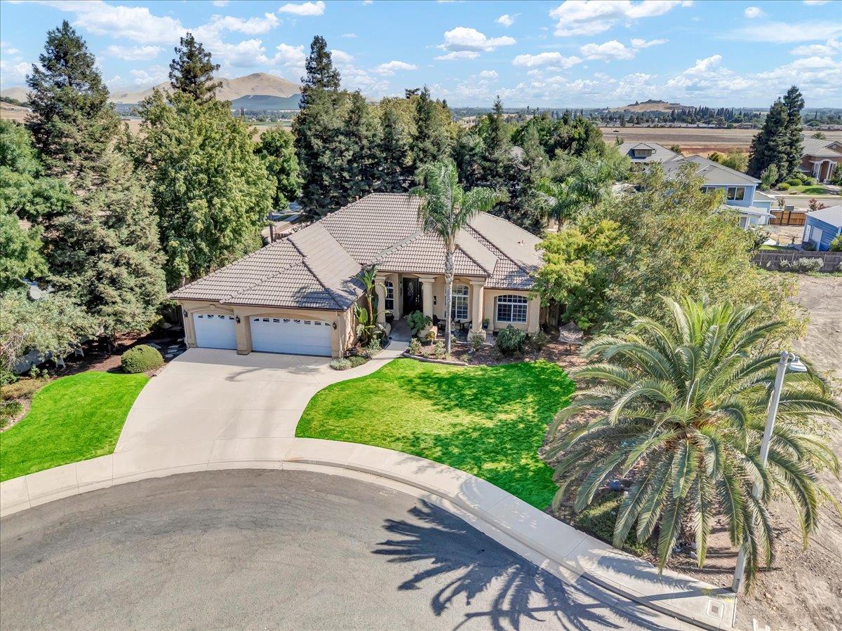 1189 E Fairhaven Ct, Porterville, CA 93257