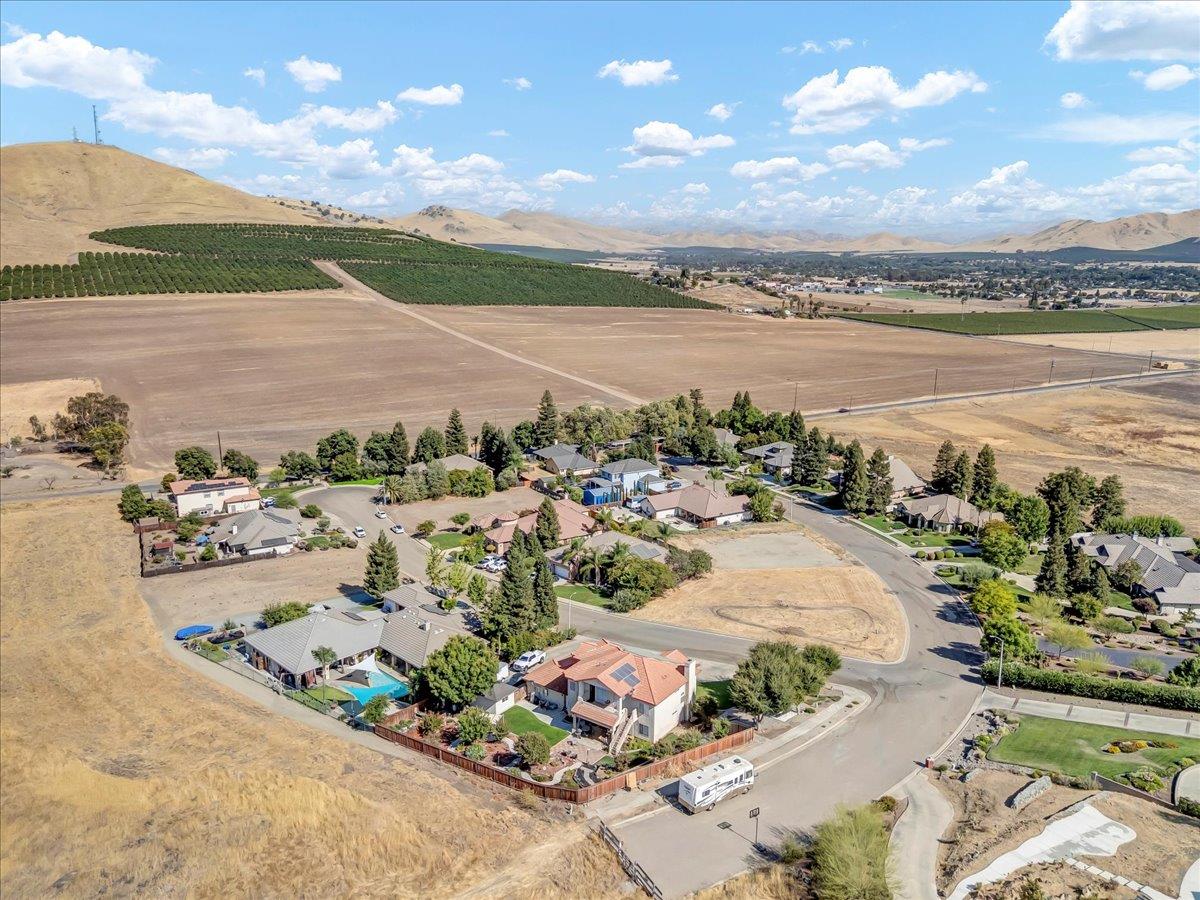1189 E Fairhaven Ct, Porterville, CA 93257