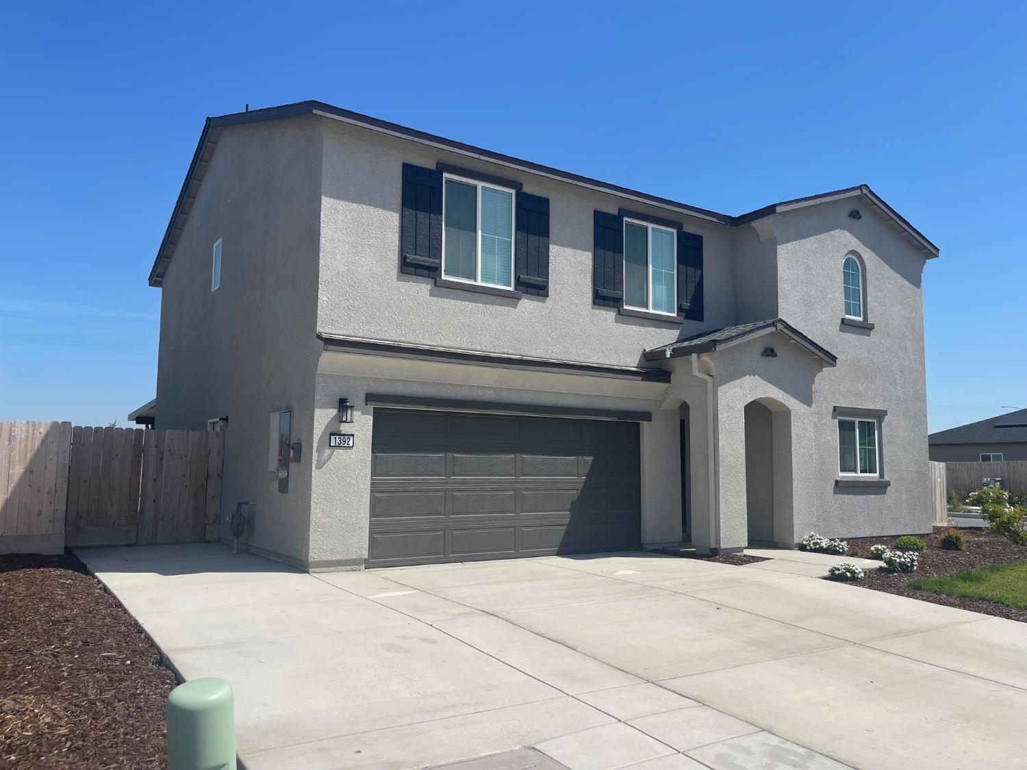 1392 W Clara Ave W, Fowler, CA 93625