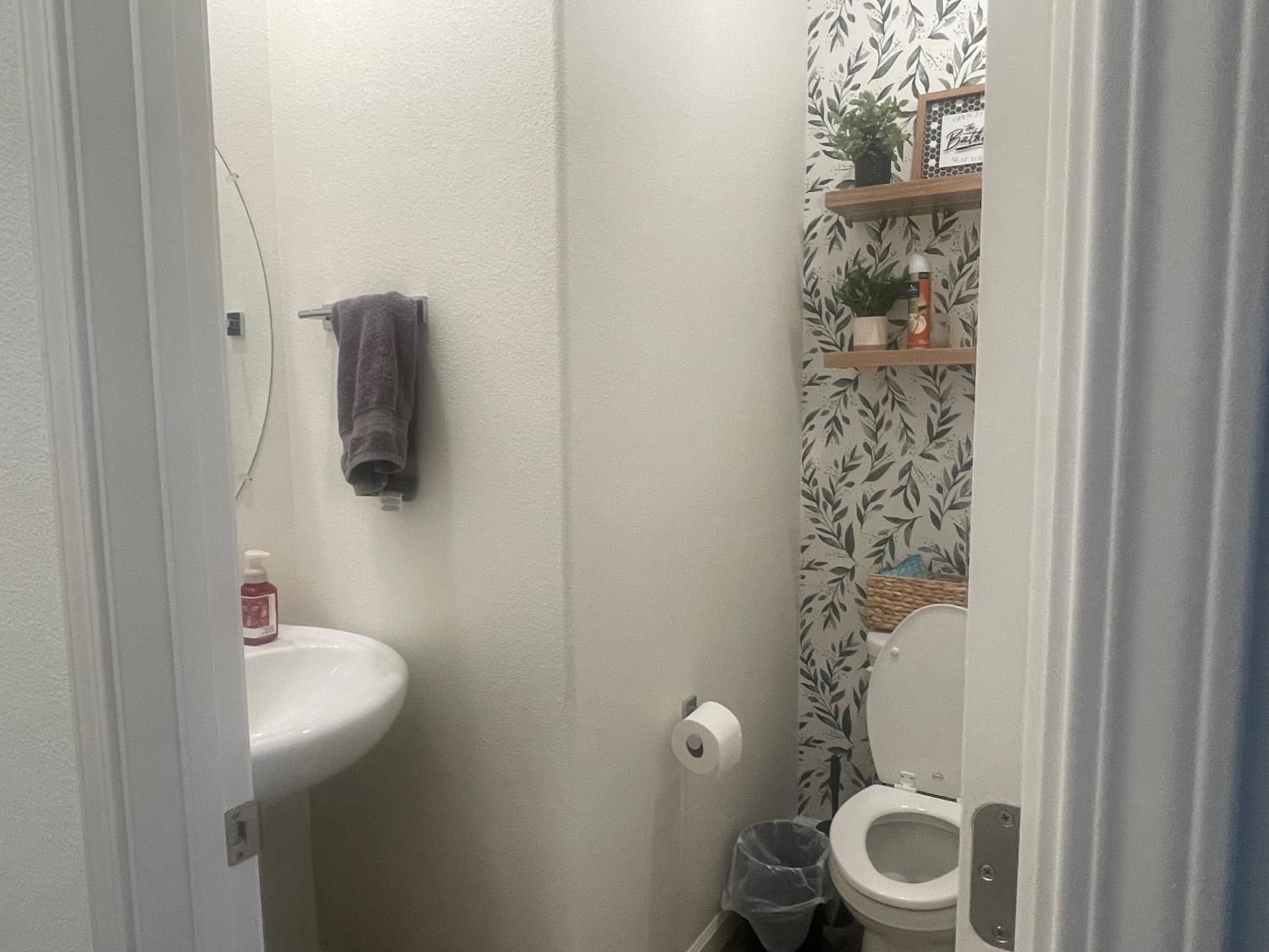 1392 W Clara Ave, Fowler, CA 93625