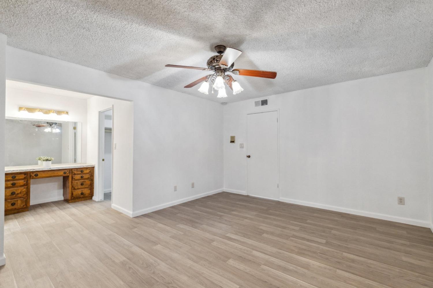 3094 W Escalon Ave, Fresno, CA 93711