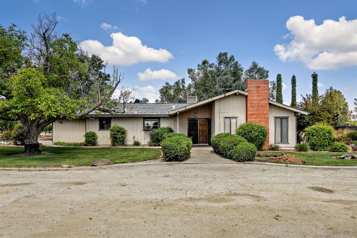 12066 Excelsior Ave, Hanford, CA 93230