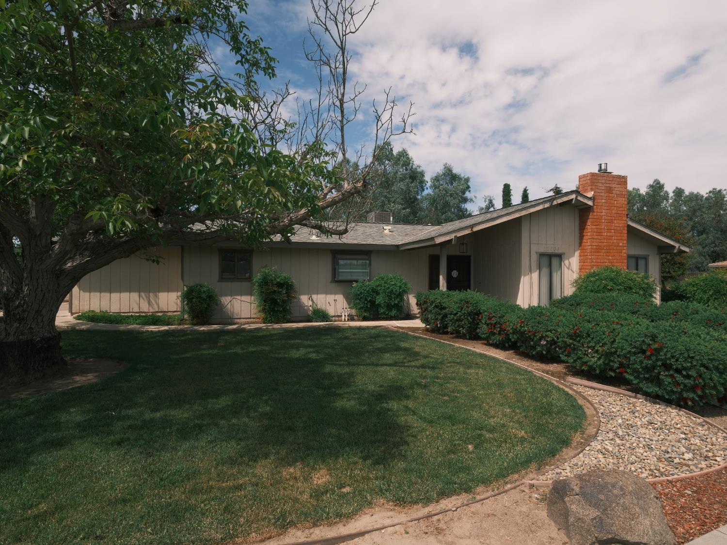 12066 Excelsior Ave, Hanford, CA 93230