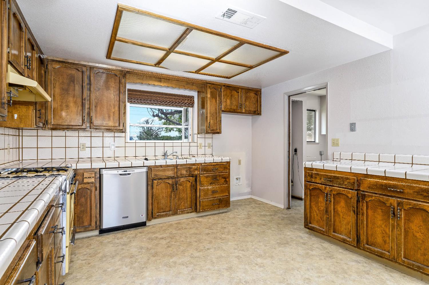 12066 Excelsior Ave, Hanford, CA 93230