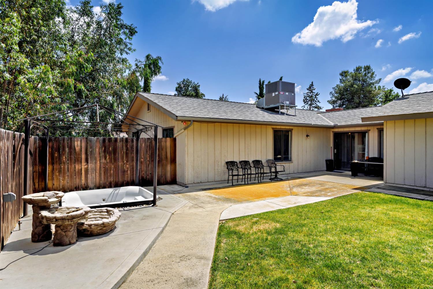 12066 Excelsior Ave, Hanford, CA 93230