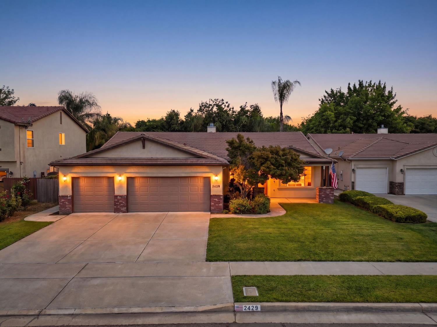 2429 Oak Grove, Visalia, CA 93291