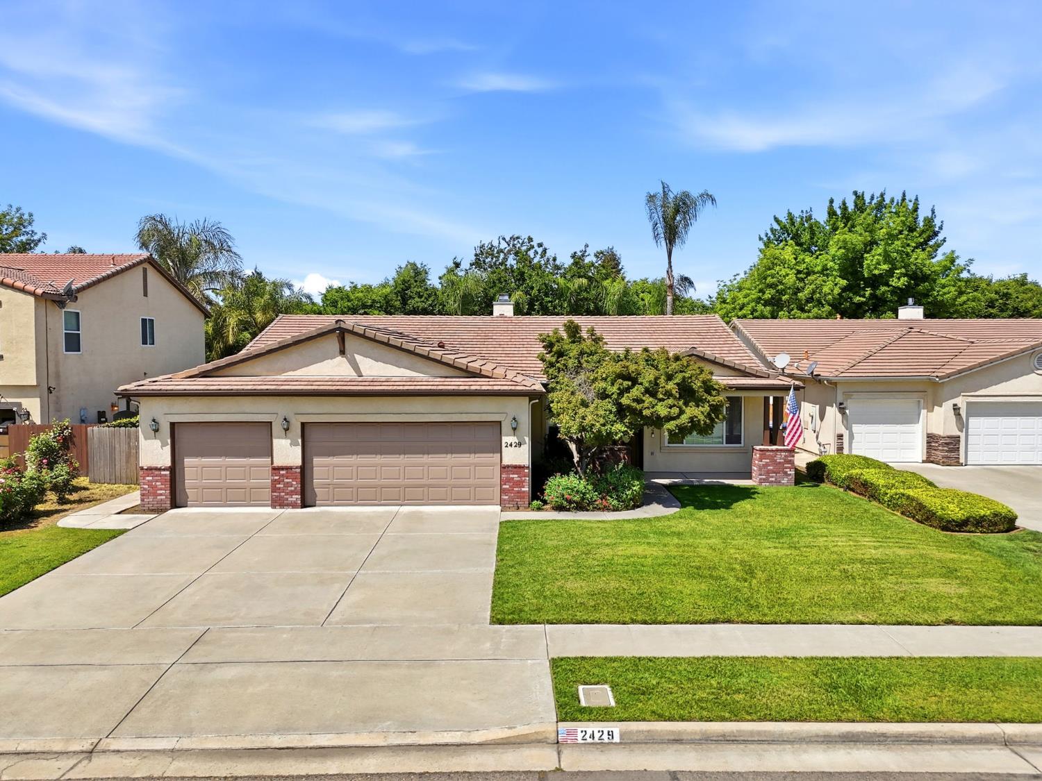 2429 Oak Grove, Visalia, CA 93291