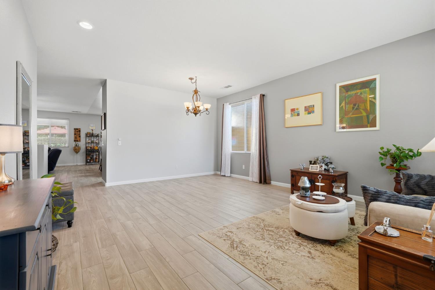 2429 Oak Grove, Visalia, CA 93291
