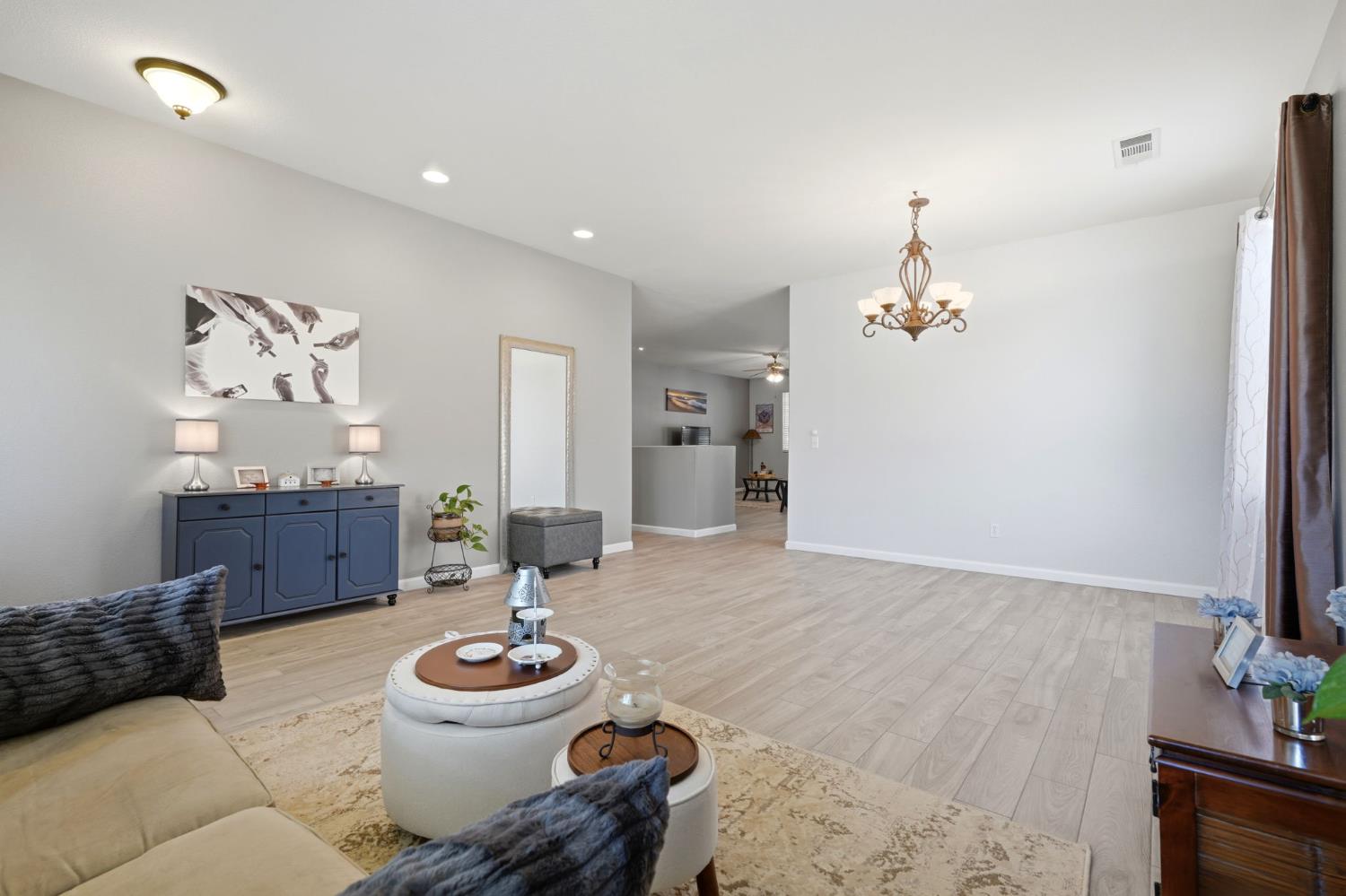 2429 Oak Grove, Visalia, CA 93291