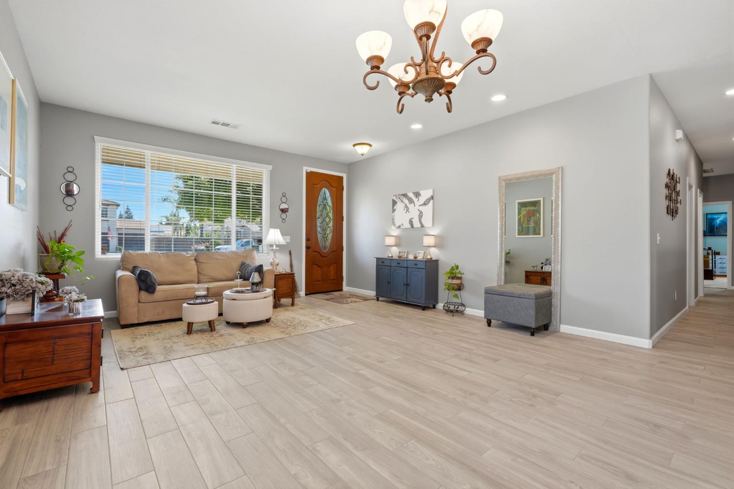 2429 Oak Grove, Visalia, CA 93291
