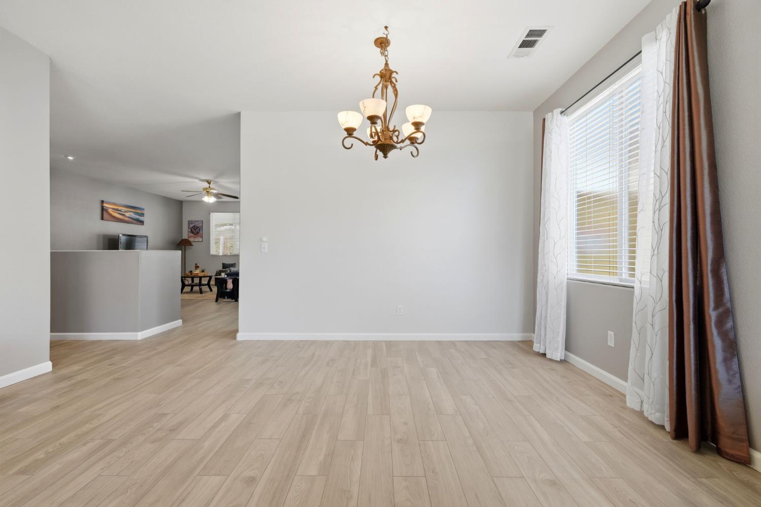 2429 Oak Grove, Visalia, CA 93291