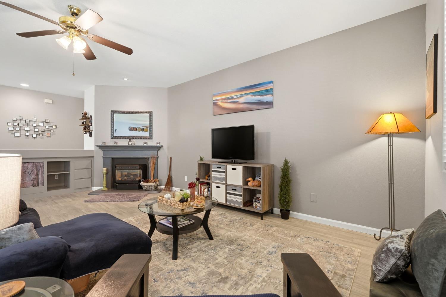 2429 Oak Grove, Visalia, CA 93291