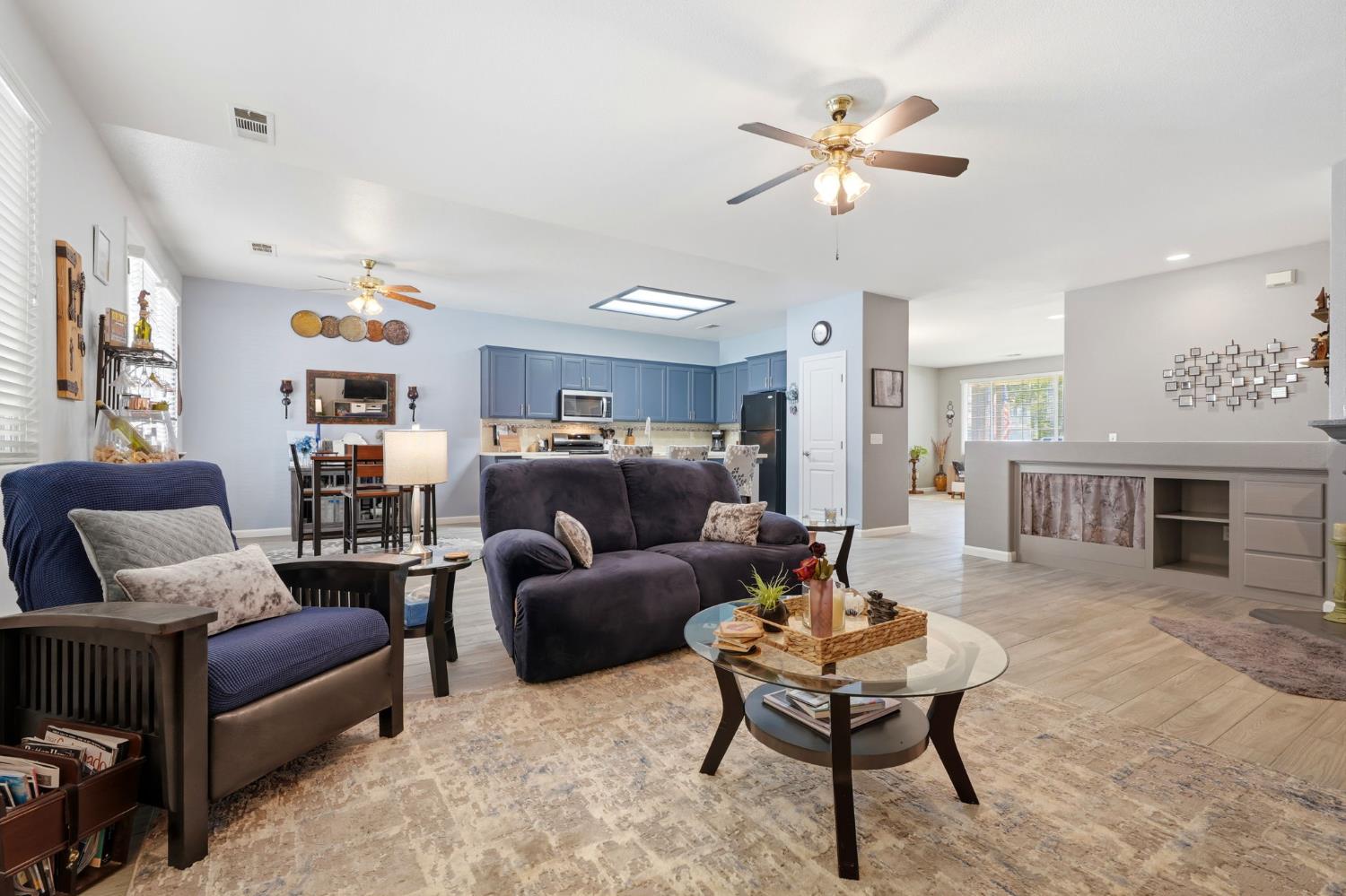 2429 Oak Grove, Visalia, CA 93291