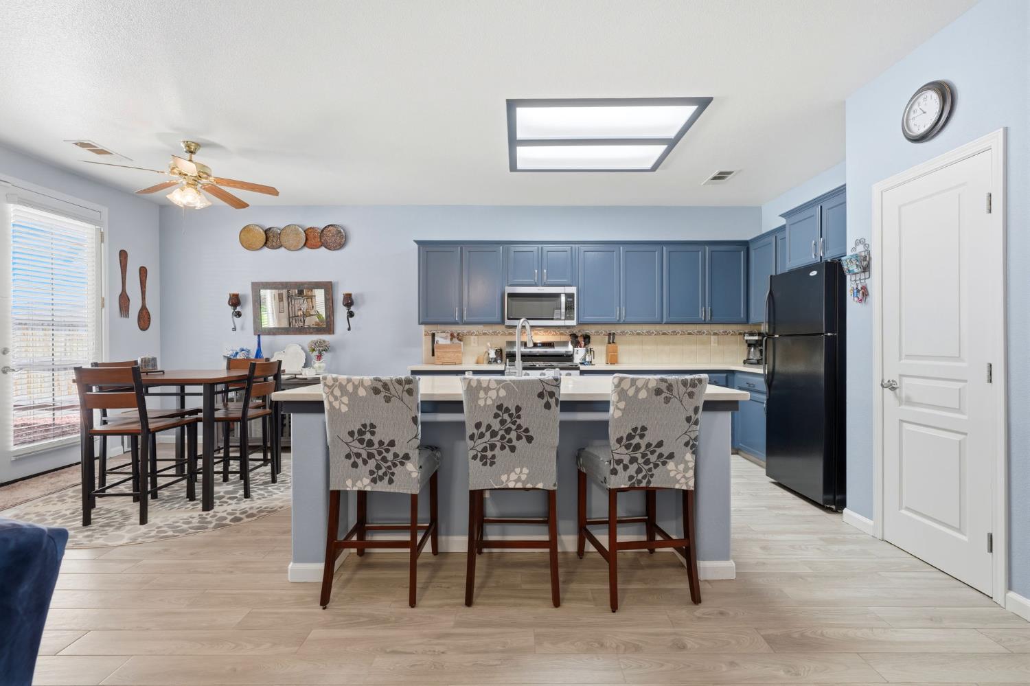 2429 Oak Grove, Visalia, CA 93291
