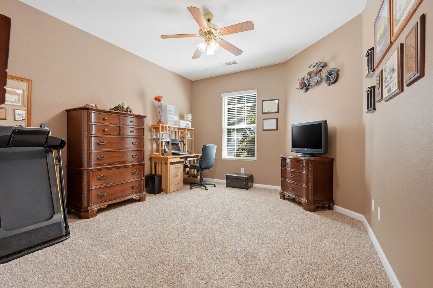 2429 Oak Grove, Visalia, CA 93291