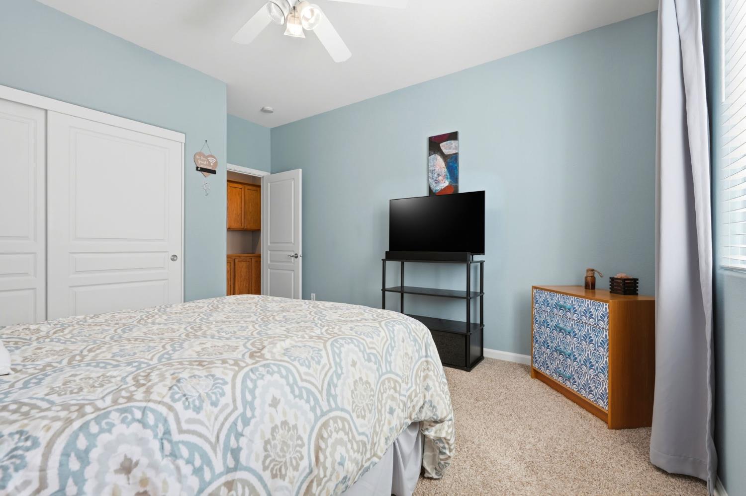 2429 Oak Grove, Visalia, CA 93291