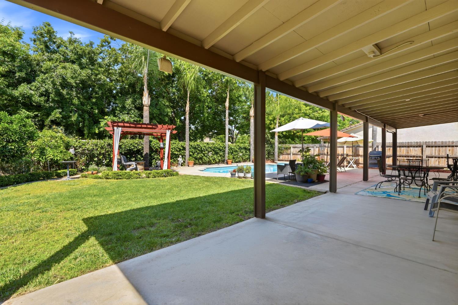 2429 Oak Grove, Visalia, CA 93291