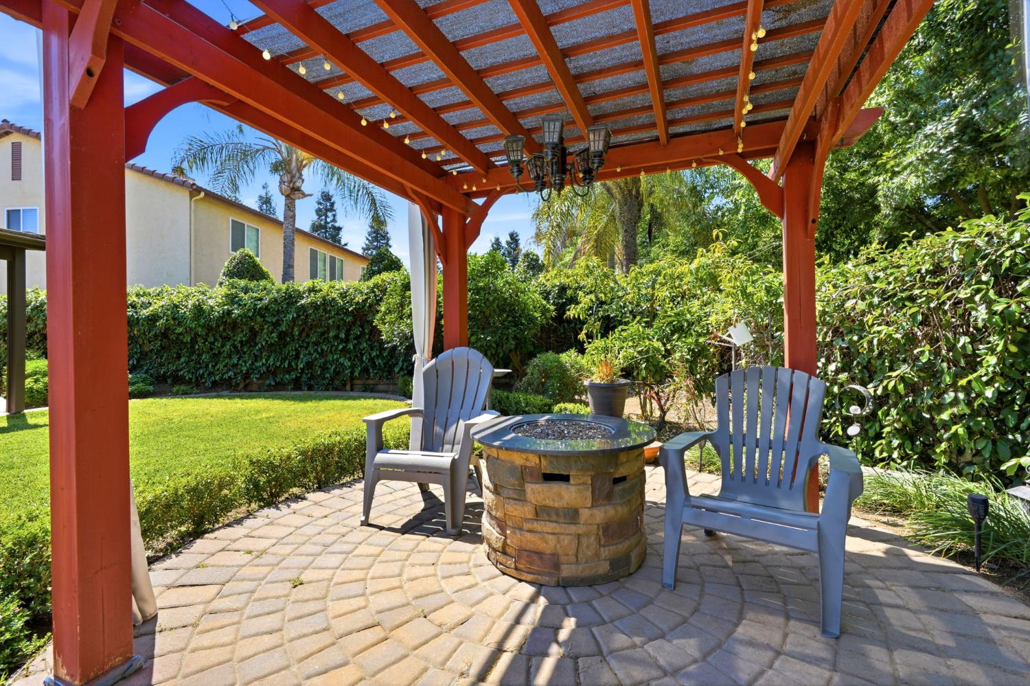 2429 Oak Grove, Visalia, CA 93291