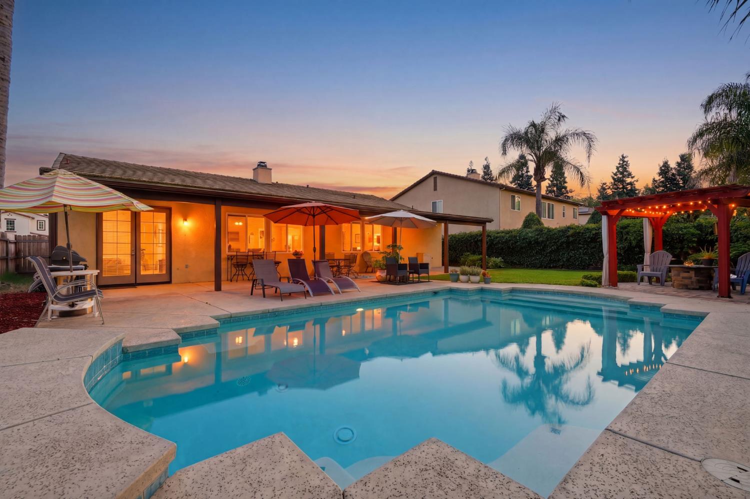 2429 Oak Grove, Visalia, CA 93291