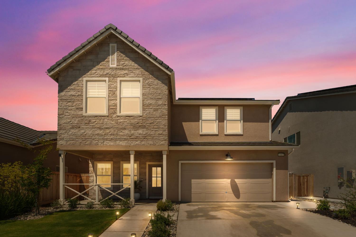 1061 Fruitwood Ave, Clovis, CA 93619