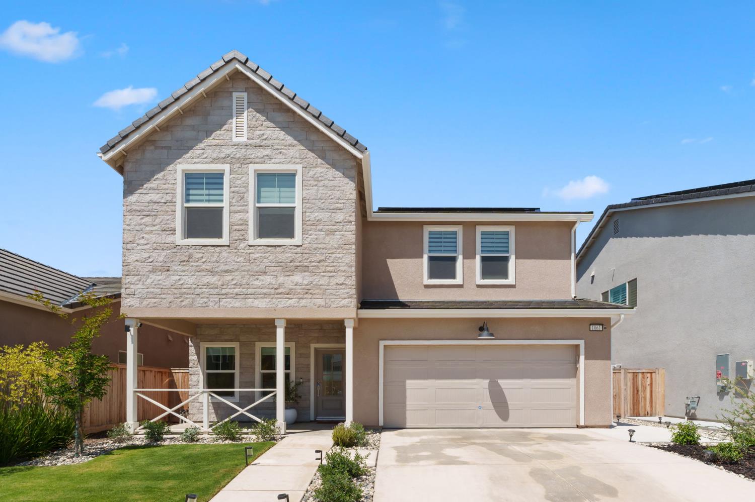 1061 Fruitwood Ave, Clovis, CA 93619
