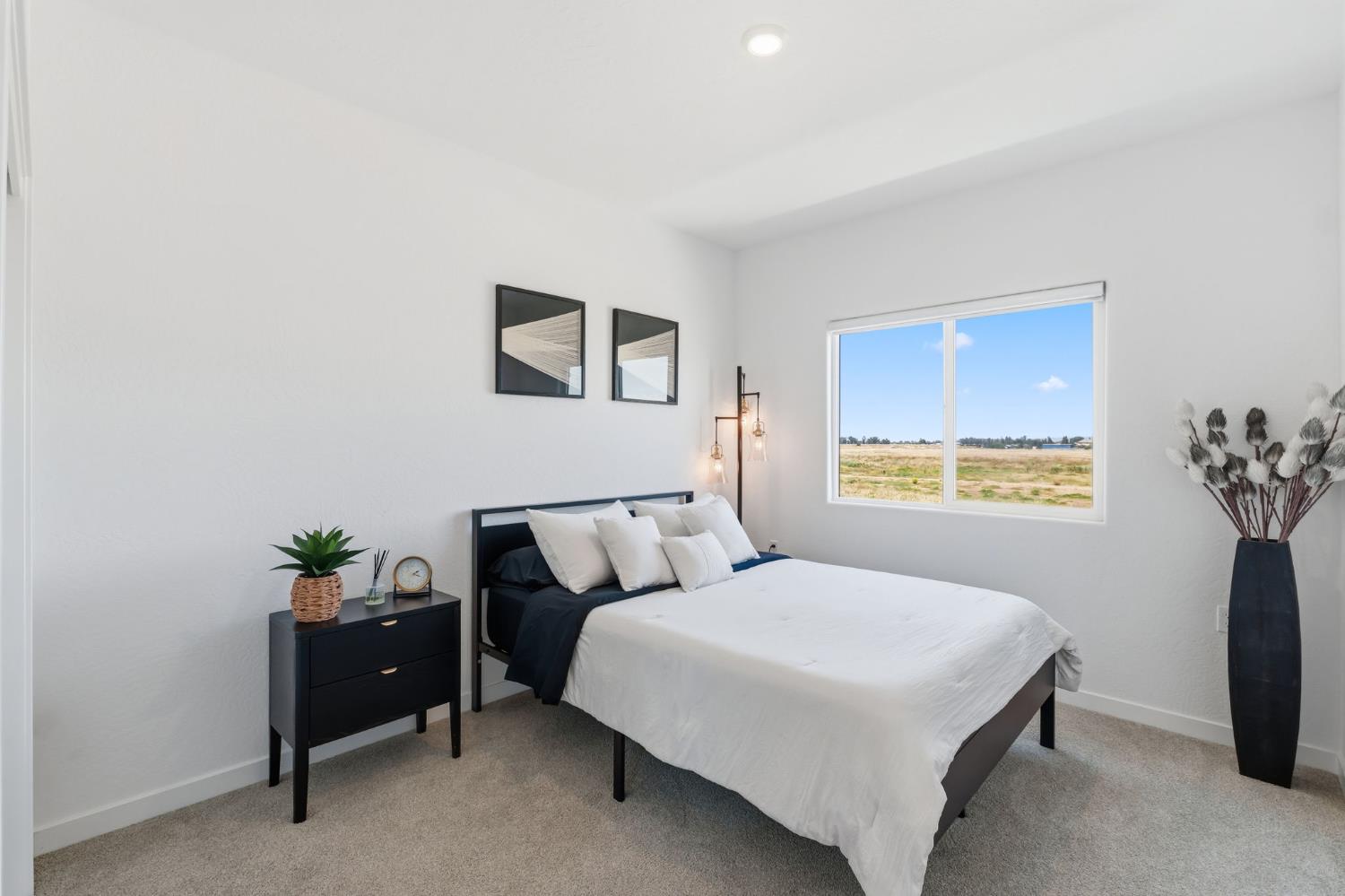 1061 Fruitwood Ave, Clovis, CA 93619