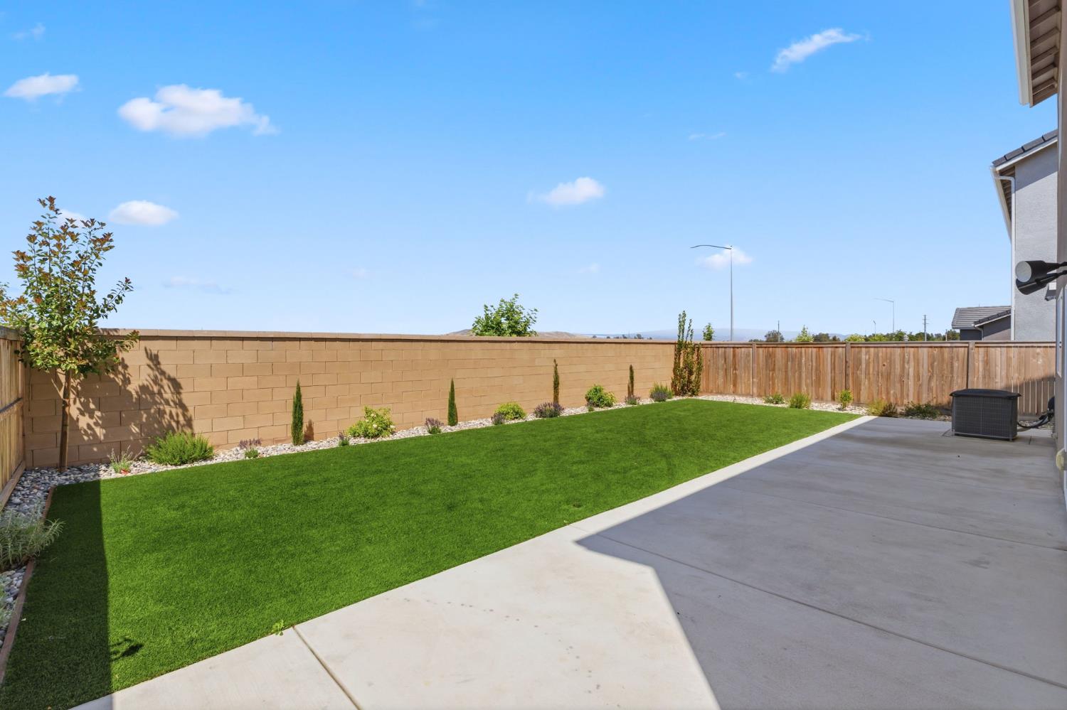 1061 Fruitwood Ave, Clovis, CA 93619